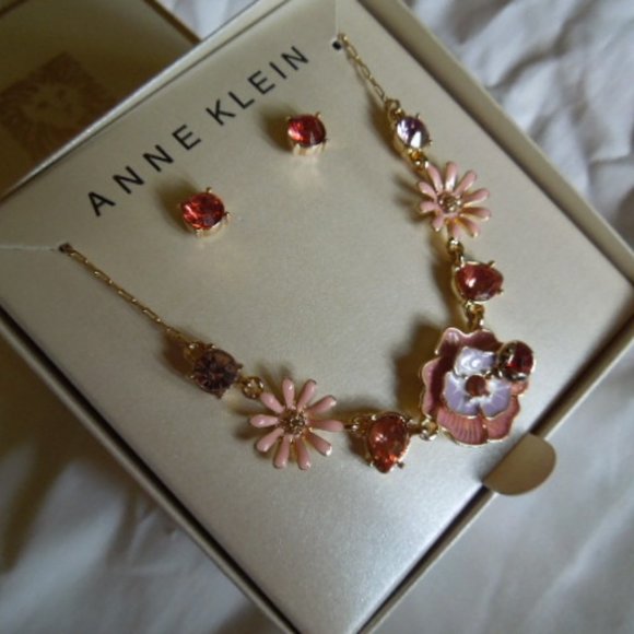 NWT Anne Klein Gold Tone Pink Crystal Set - Picture 3 of 7